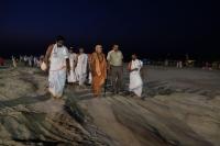 Sharayu Arati by HH Swamiji at Naya Ghat, Ayodhya (23 March 2025)